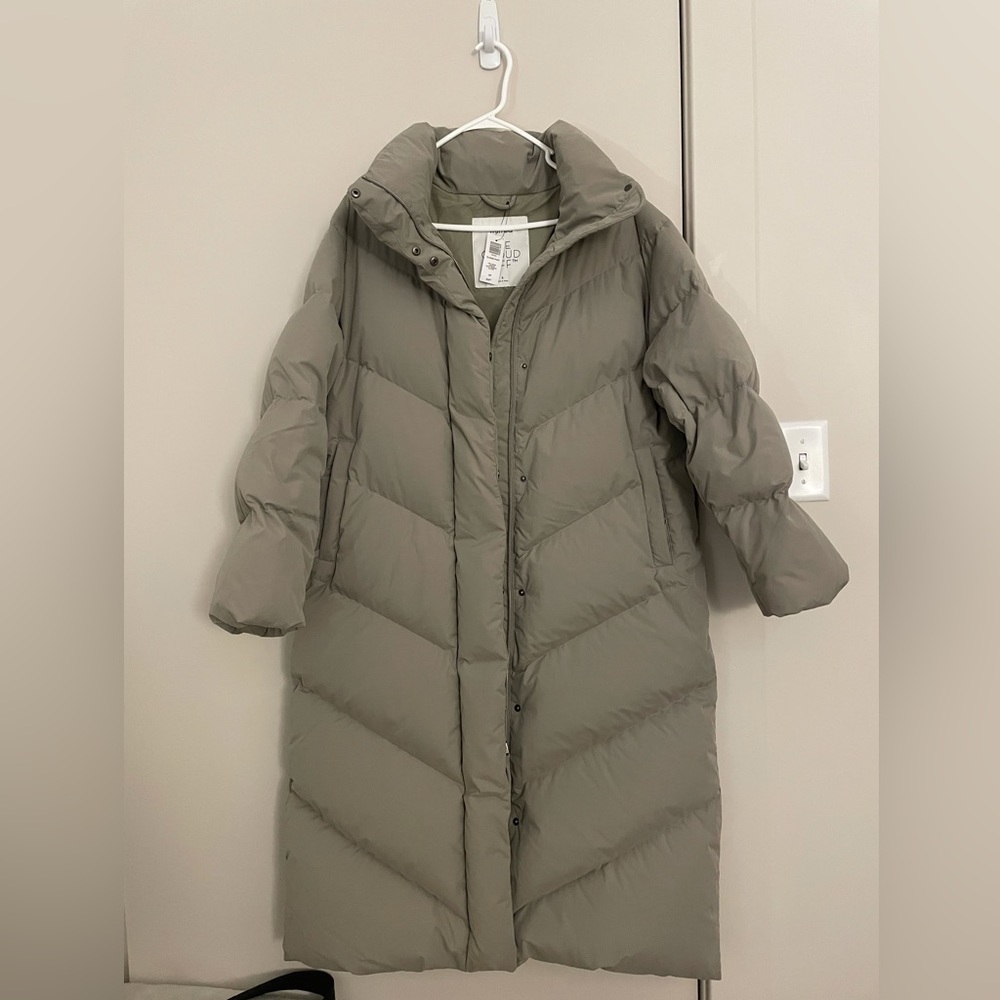COPY - Aritzia cloud puff maxi in the color dry basil